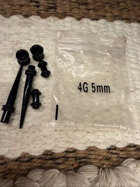 Source Unknown Black Taper and Plug Ear Stretching Kit